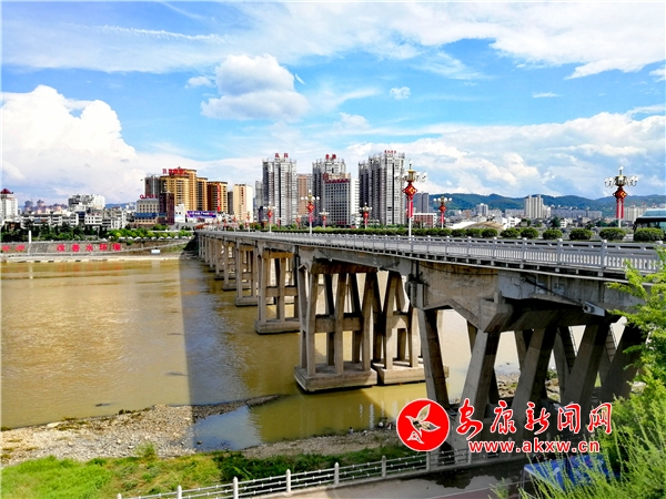 ���հ���