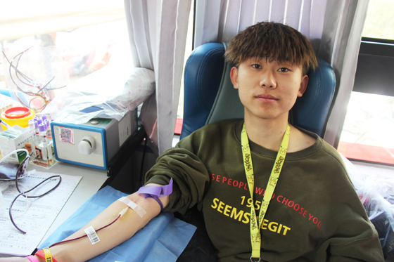 飛揚(yáng)熱血青春  匯集愛心洪流——安康學(xué)院積極開展冬季獻(xiàn)血活動