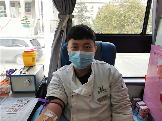 人民警察一心為民，捋袖捐血鐵血柔情——安康市公安局積極開展冬季獻(xiàn)血活動(dòng)