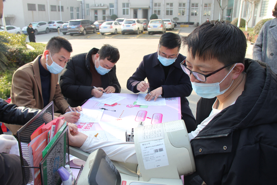 血液是生命的禮物——中國聯(lián)通安康市分公司、安康大數(shù)據(jù)運(yùn)營有限公司聯(lián)合開展冬季應(yīng)急獻(xiàn)血活動(dòng)