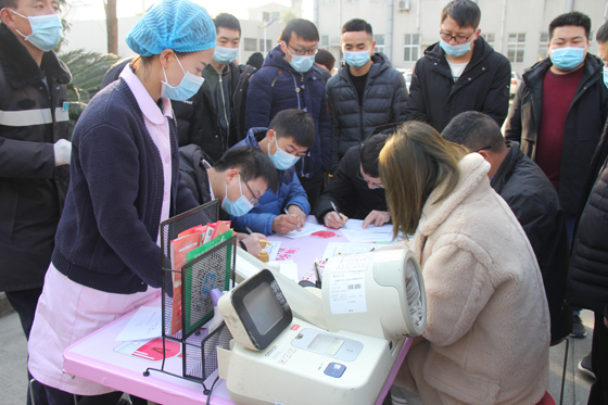 血液是生命的禮物——中國聯(lián)通安康市分公司、安康大數(shù)據(jù)運(yùn)營有限公司聯(lián)合開展冬季應(yīng)急獻(xiàn)血活動(dòng)