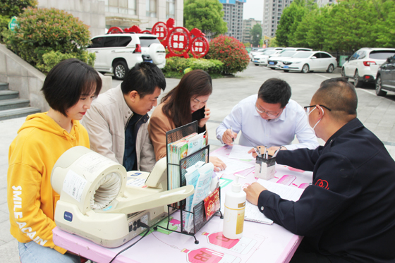 匯聚檢察愛(ài)心 踐行為民服務(wù)——安康市人民檢察院組織春季獻(xiàn)血活動(dòng)
