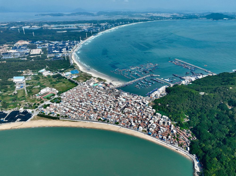 這是2024年10月16日拍攝的福建省漳州市東山縣澳角村（無人機(jī)照片）。新華社記者姜克紅攝