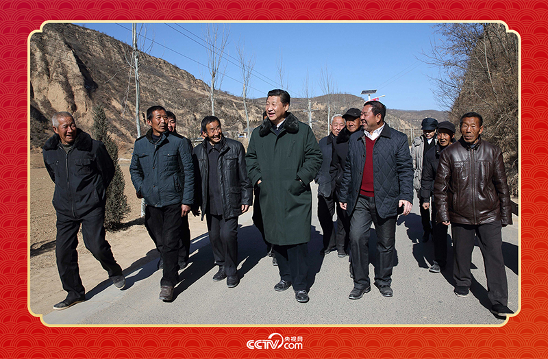 2015年春節(jié)前夕，習(xí)近平總書記回到陜西延安梁家河村看望鄉(xiāng)親。